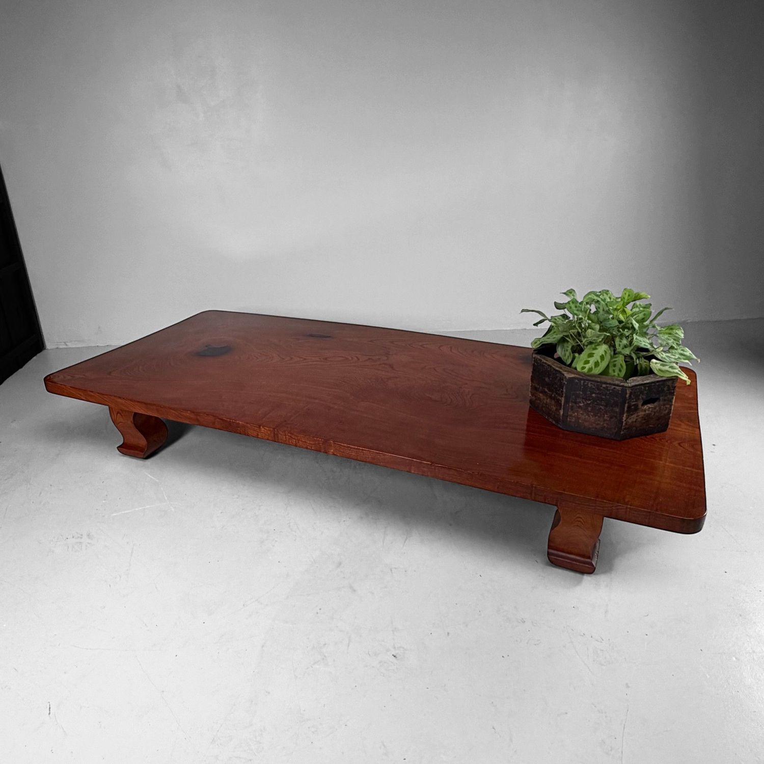 Grote Japanse Zataku / Lage Tafel in Keyaki-hout, 1960s–1970s