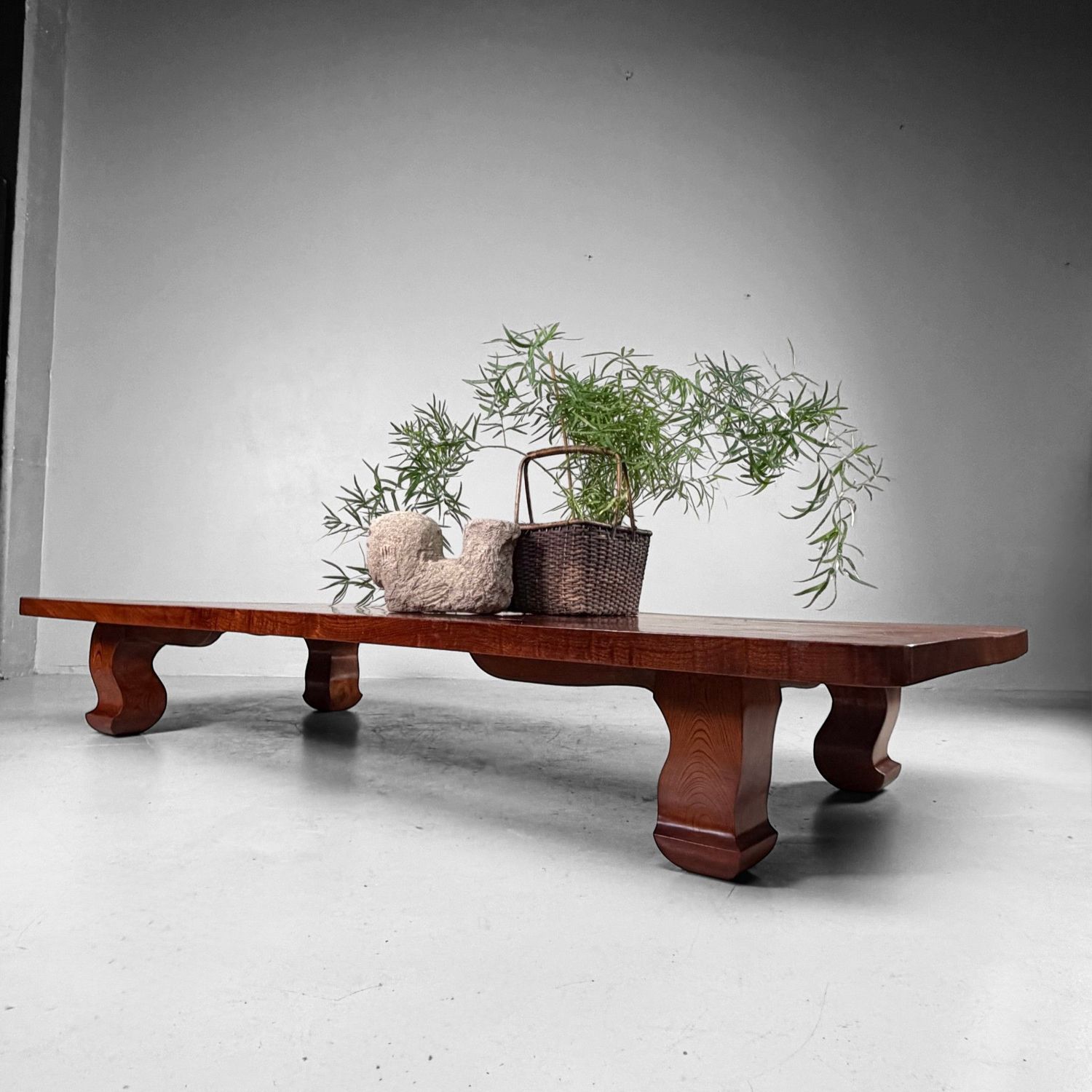 Grote Japanse Zataku / Lage Tafel in Keyaki-hout, 1960s–1970s