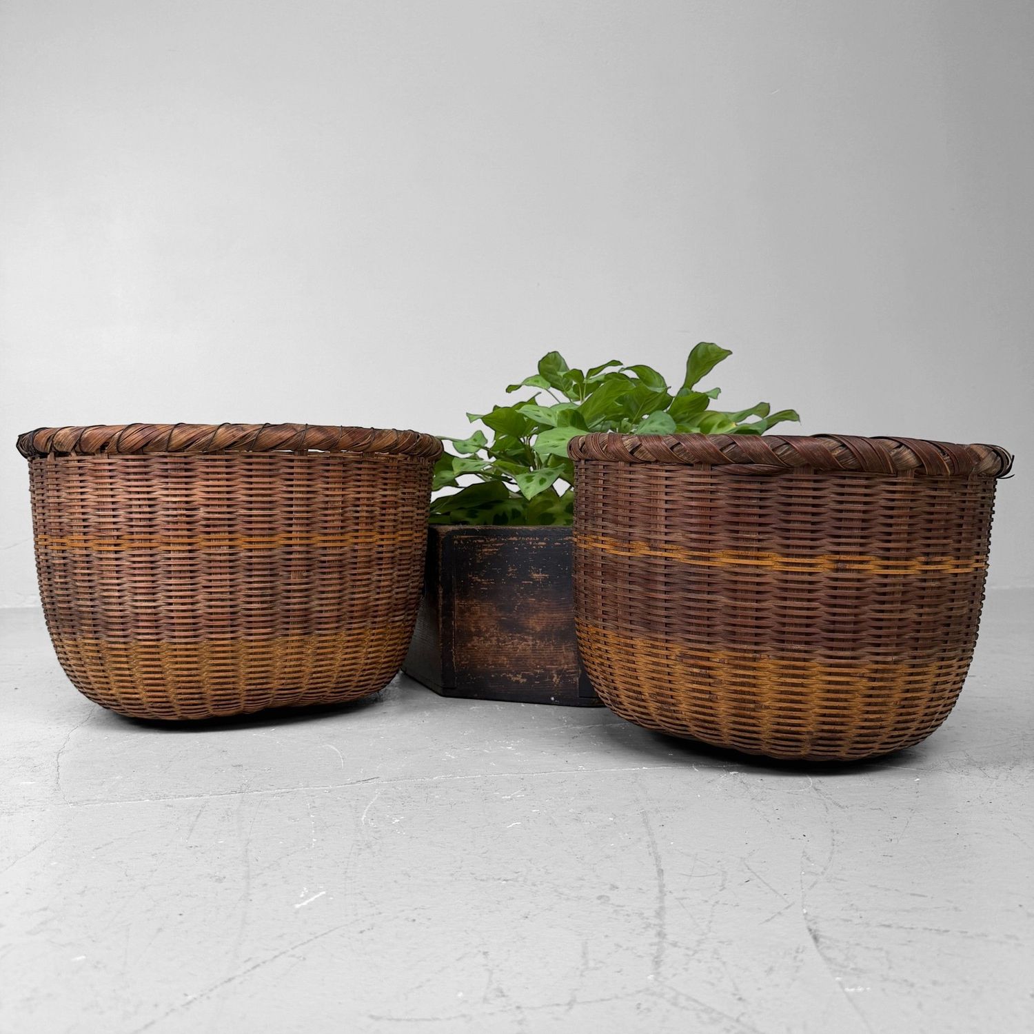 Set van Twee Vintage Japanse Bamboe Manden, 1960s–1970s Set van Twee Vintage Japanse Bamboe Manden, 1960s–1970s