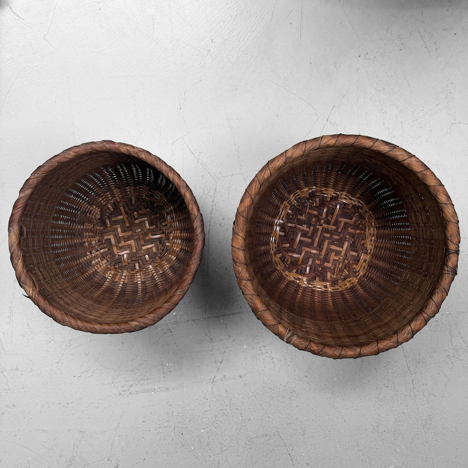 Set van Twee Vintage Japanse Bamboe Manden, 1960s–1970s Set van Twee Vintage Japanse Bamboe Manden, 1960s–1970s
