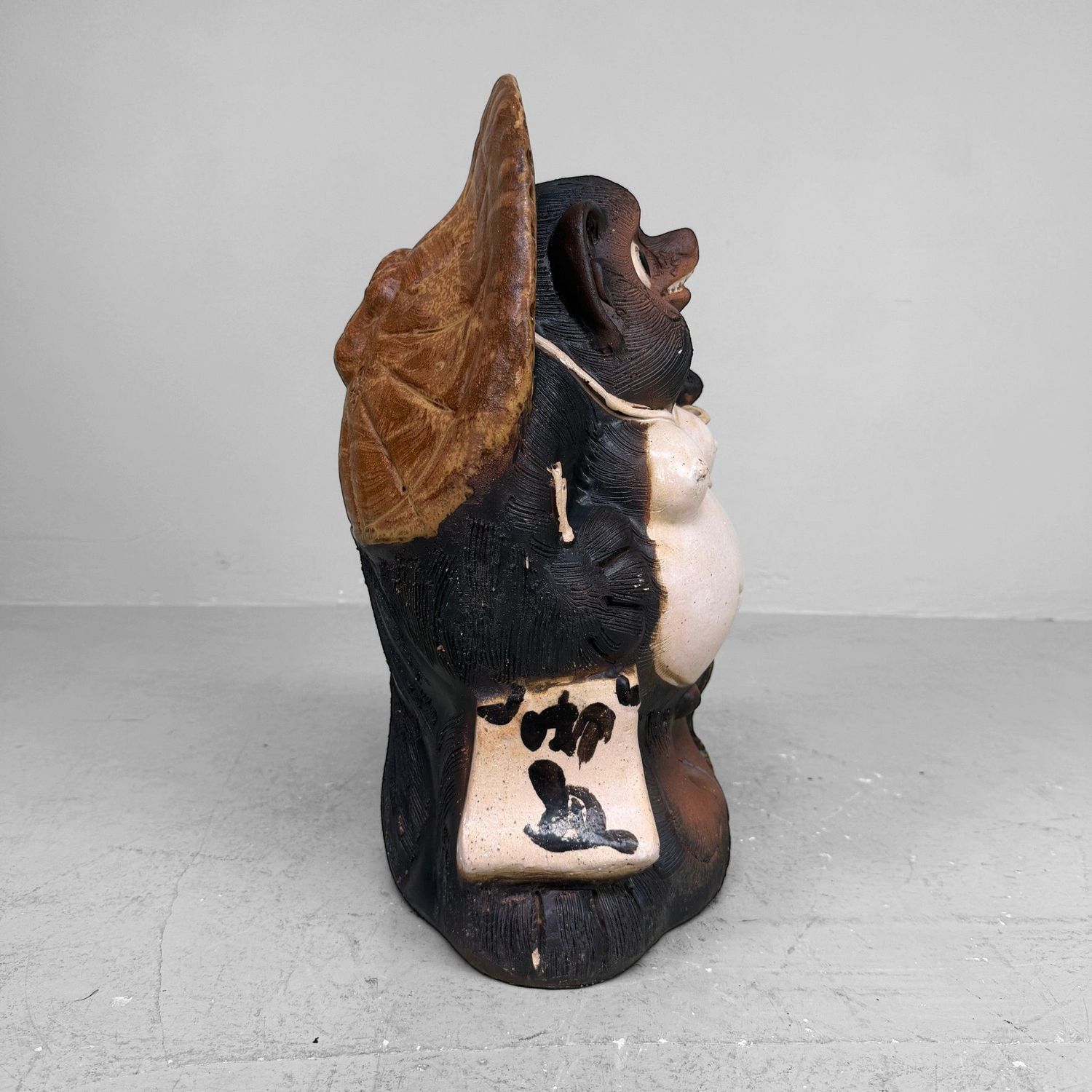 Large Decorative Tanuki 狸, Shigaraki Earthenware, Shōwa Period, Japan