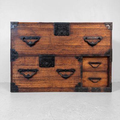 Antique Japanese Tansu Chest of Drawers, 1910s, Japan Antique Japanese Tansu Chest of Drawers, 1910s, Japan