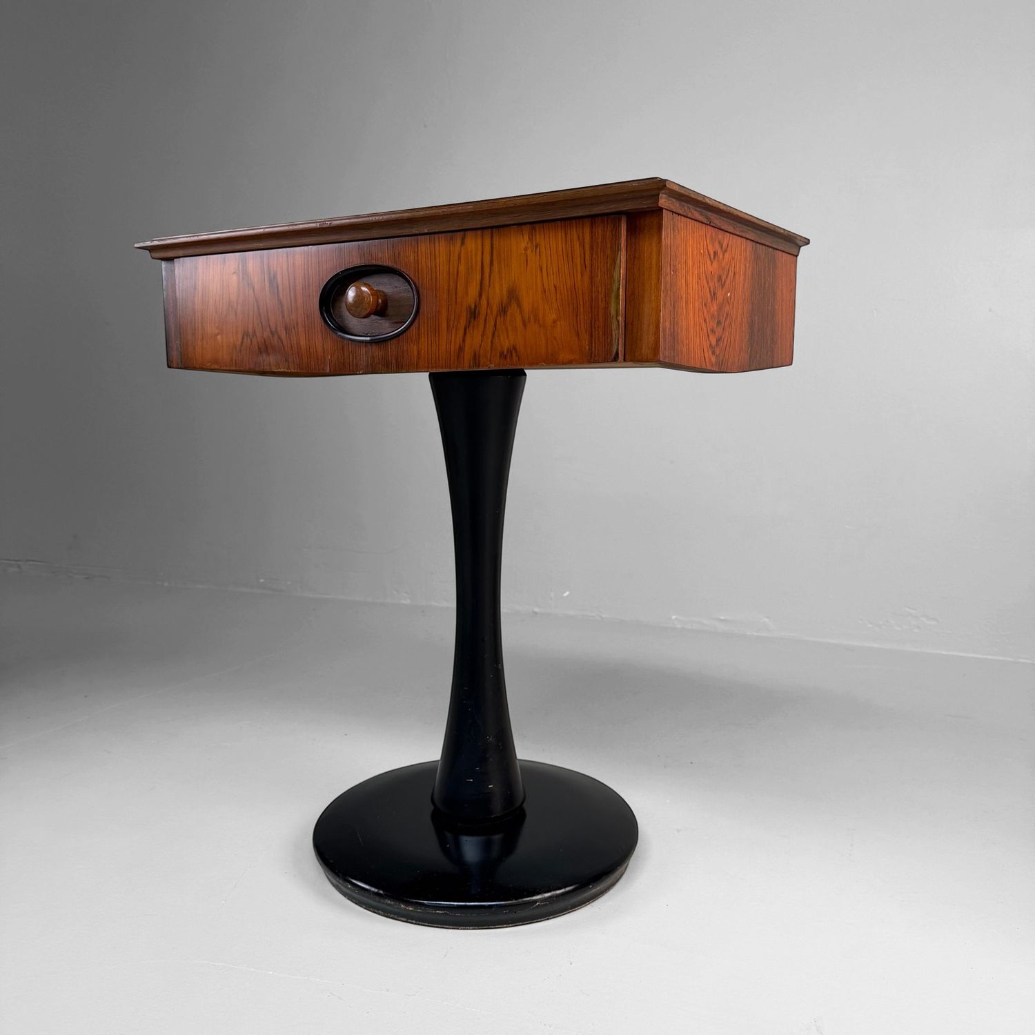 Vintage Bijzettafel met Lade, Jaren 1960, Italië