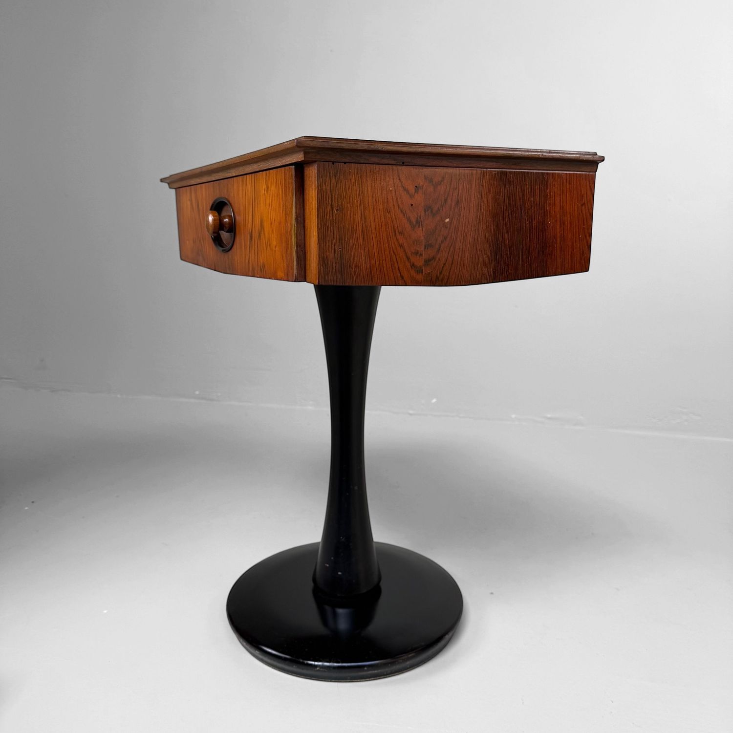 Vintage Bijzettafel met Lade, Jaren 1960, Italië