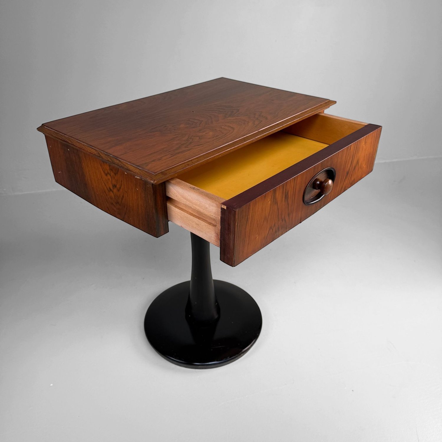 Vintage Bijzettafel met Lade, Jaren 1960, Italië