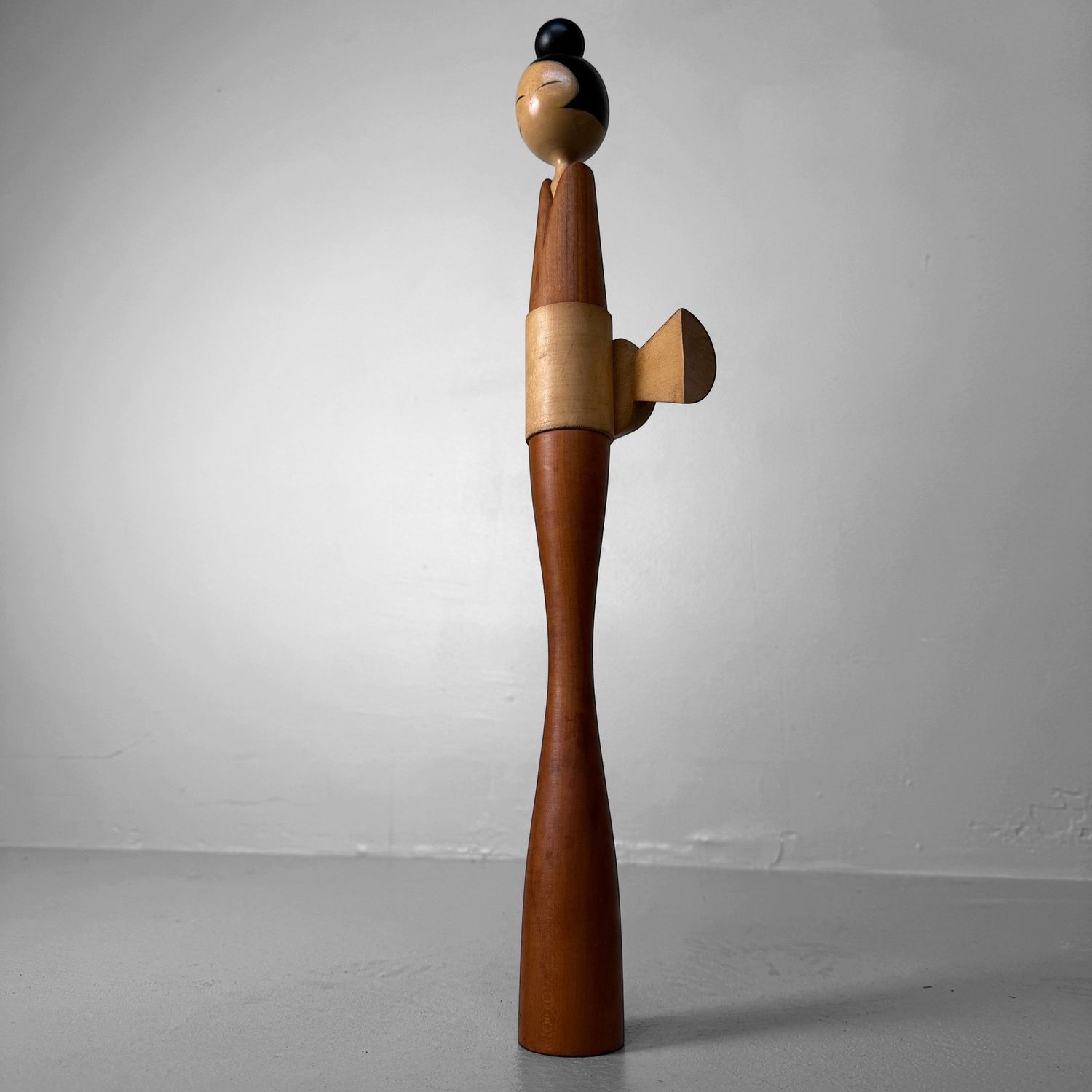 Elegante Kokeshi door Shōzan Shidō, 1970s, Japan