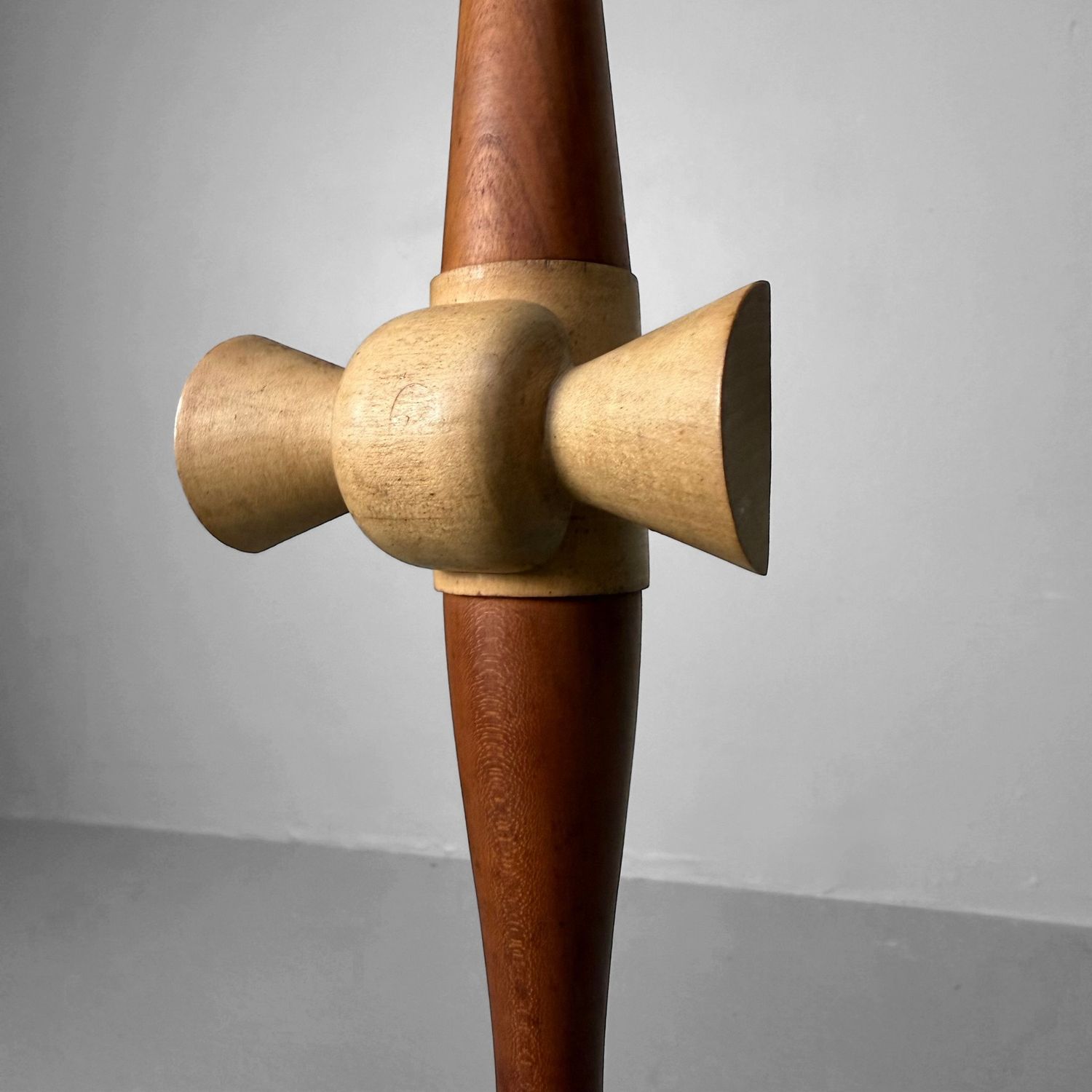 Elegante Kokeshi door Shōzan Shidō, 1970s, Japan