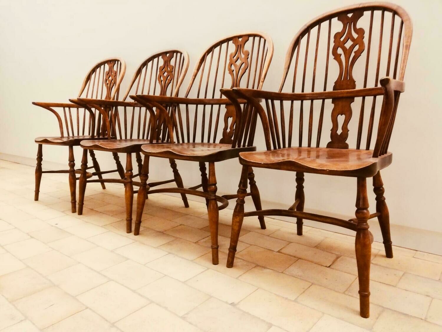 4 Windsor stoelen ( eind 19e eeuw )
