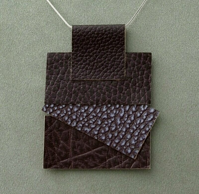 Esencia Cuero Rectangular Morado Colgante