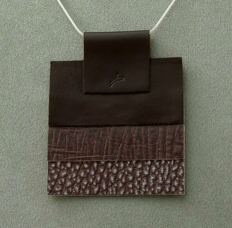 Esencia Cuero Rectangular Marrón Colgante