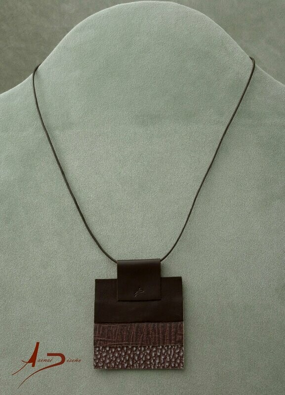 Esencia Cuero Rectangular Marrón Cordón Cuero Collar