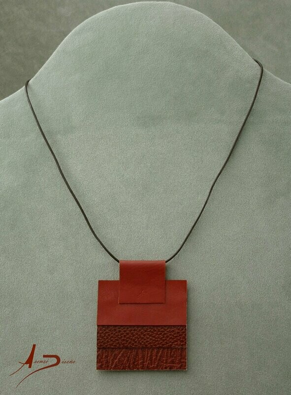 Esencia Cuero Rectangular Marrón Rojizo Cordón Cuero Collar