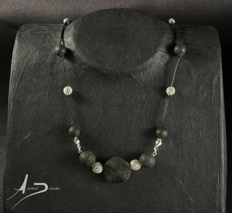 Terra Piedra Volcanica Negra Collar