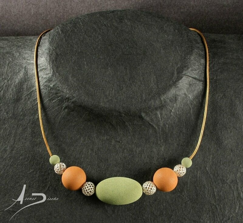Velvet Lava Volcanica Marrón Verde Oliva Collar