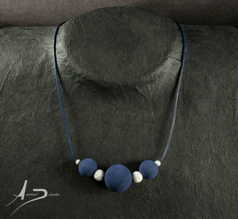 Velvet Lava Volcanica Azul Collar