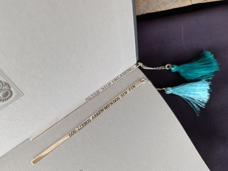 Encargos Especiales Marcapáginas texto personalizable