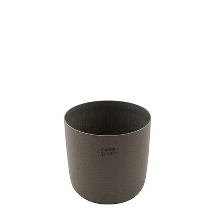 POINT VIRGULE BLOEMPOT UIT GERECYCLED PLASTIC, HOUT- EN STEENPOEDER DONKERGRIJS Ø 15.5CM H 13.6CM POINT VIRGULE BLOEMPOT UIT GERECYCLED PLASTIC, HOUT- EN STEENPOEDER DONKERGRIJS Ø 15.5CM H 13.6CM