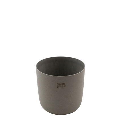 POINT VIRGULE BLOEMPOT UIT GERECYCLED PLASTIC, HOUT- EN STEENPOEDER LICHTGRIJS Ø 15.5CM H 13.6CM POINT VIRGULE BLOEMPOT UIT GERECYCLED PLASTIC, HOUT- EN STEENPOEDER LICHTGRIJS Ø 15.5CM H 13.6CM