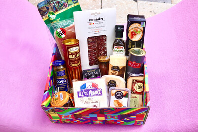 Charcuterie Deluxe Gift Basket