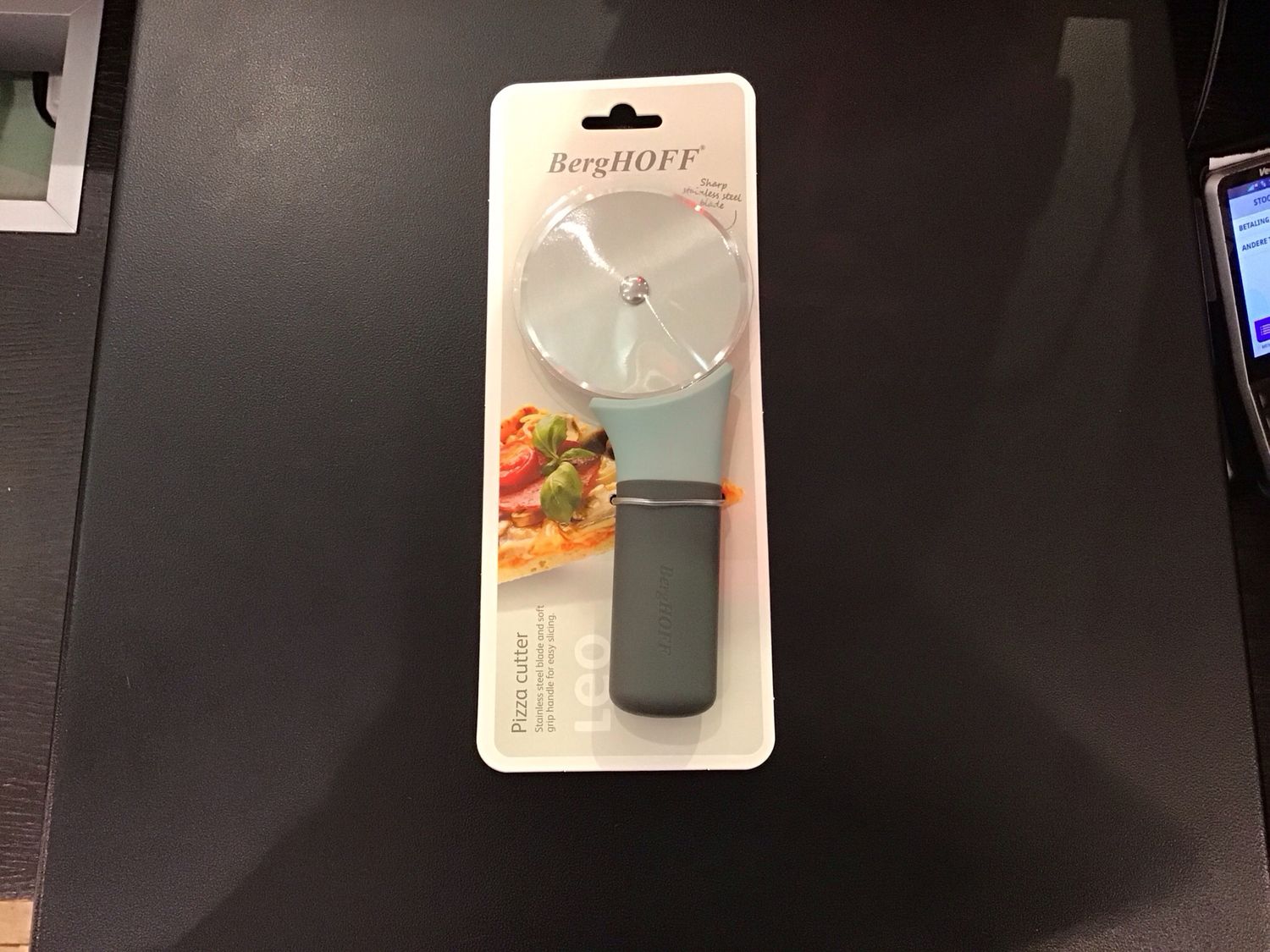 BergHOFF pizza cutter
