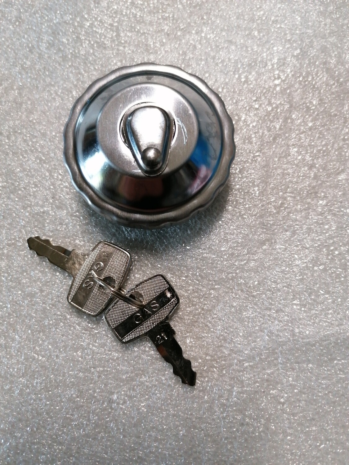 Benzinedop chroom met slot (2 sleutels)