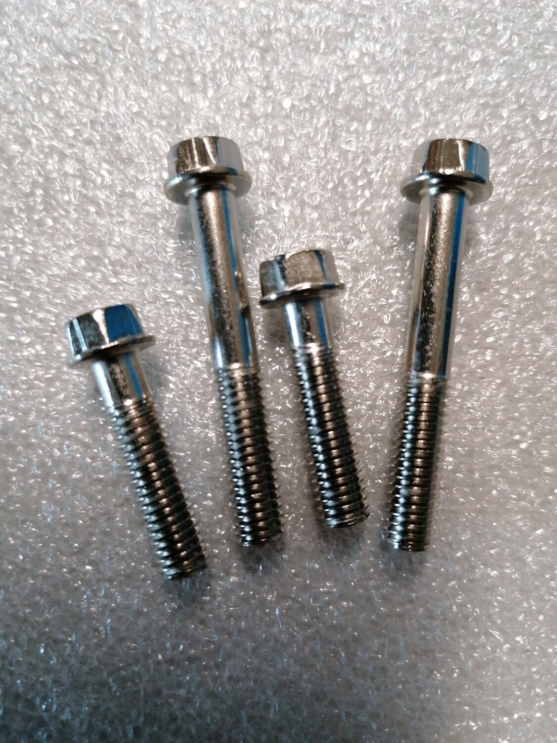 Carburator bevestegingsboutjes (replica)