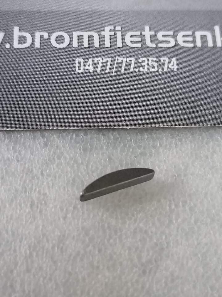 Vliegwiel spie ( origeneel honda)