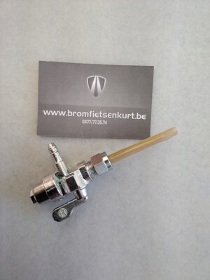 Benzinekraan ijzeren reservoir Benzinekraan ijzeren reservoir