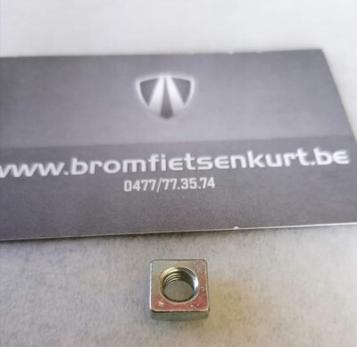 Moer vierkant uitlaat M6