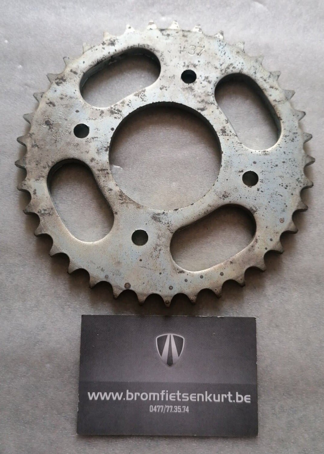 Achtertandwiel 37T CB125J/125S2 (orgineel)