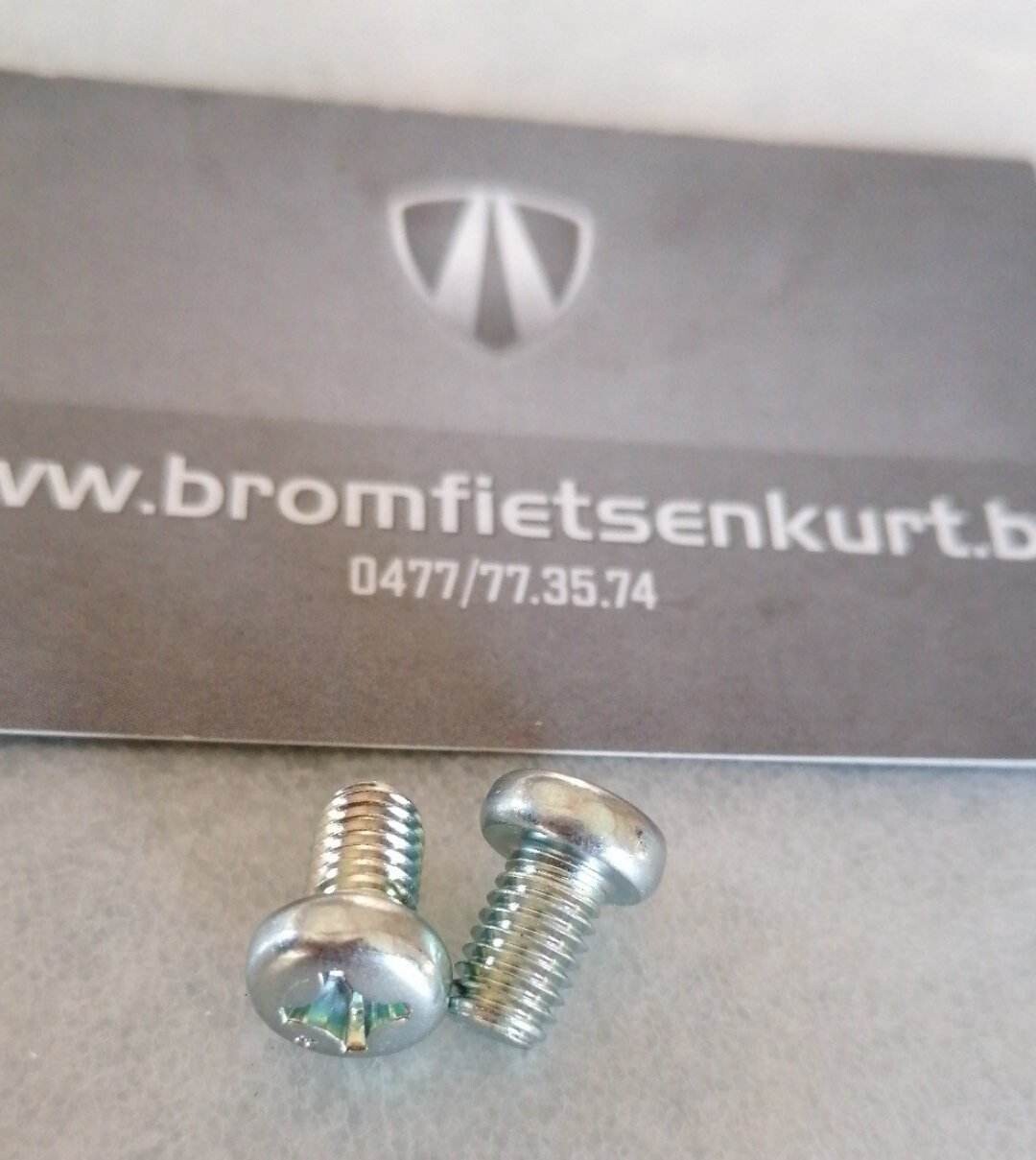 Boutjes vliegwiel cover kruis (orgineel)