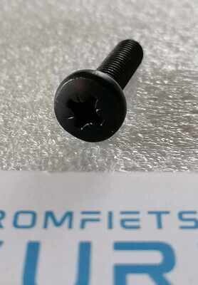 Boutje bevestiging luchtfilterkast cover