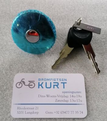 Benzinedop chrome met sleutels