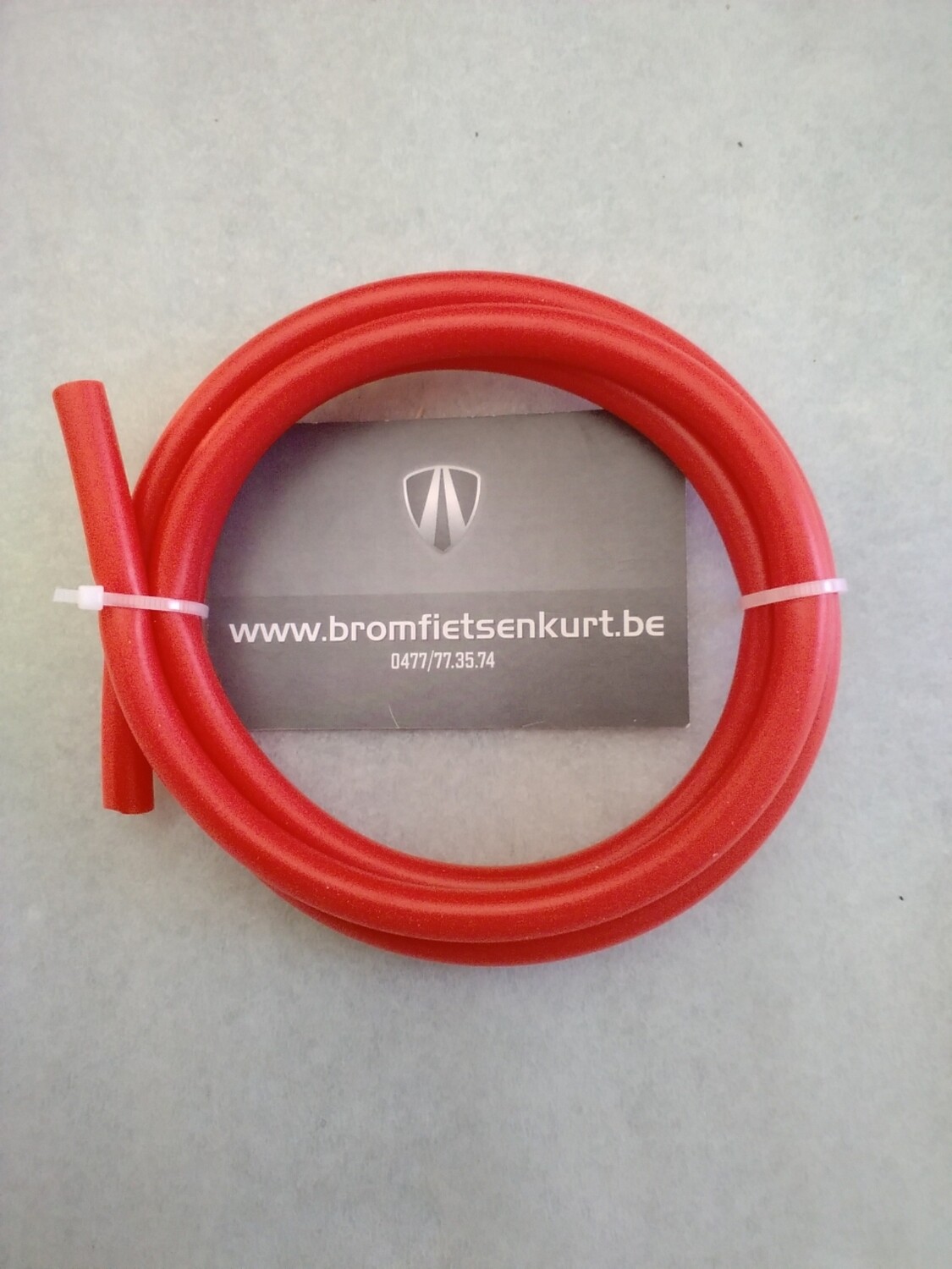 Benzinedarm rood