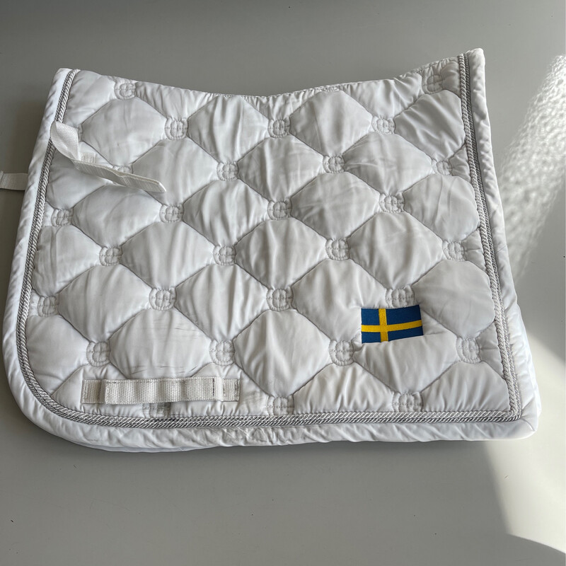 Equestrian Stockholm wit dekje Full dressuur Zweden incl bandages Equestrian Stockholm wit dekje Full dressuur Zweden incl bandages