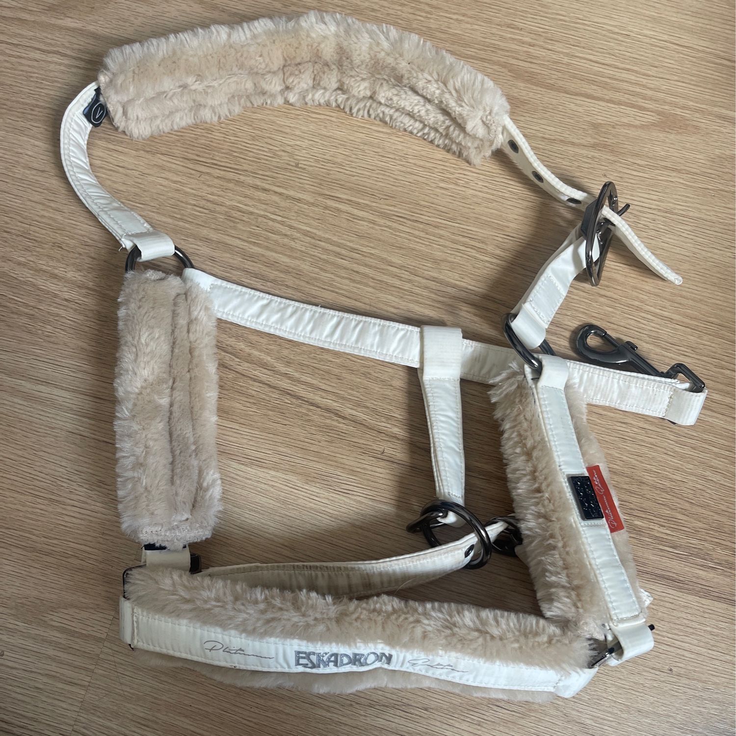 Eskadron halster platinum wit bont cob