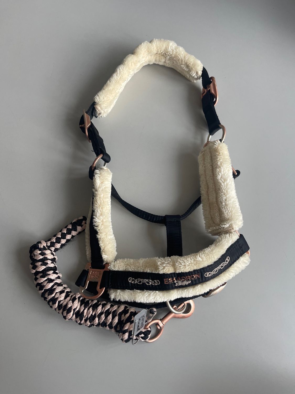 Eskadron heritage halsterset met touwzwart rose bont full