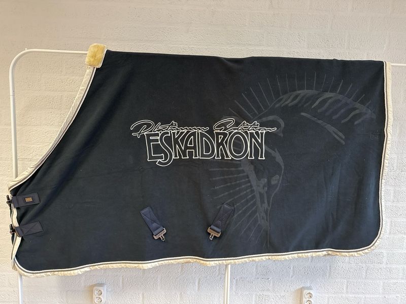 Eskadron Platinum zweetdeken zwart medium Eskadron Platinum zweetdeken zwart medium