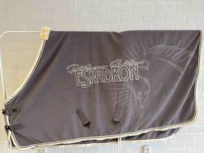 Eskadron fleecedeken platinum paars lila medium 185 Eskadron fleecedeken platinum paars lila medium 185