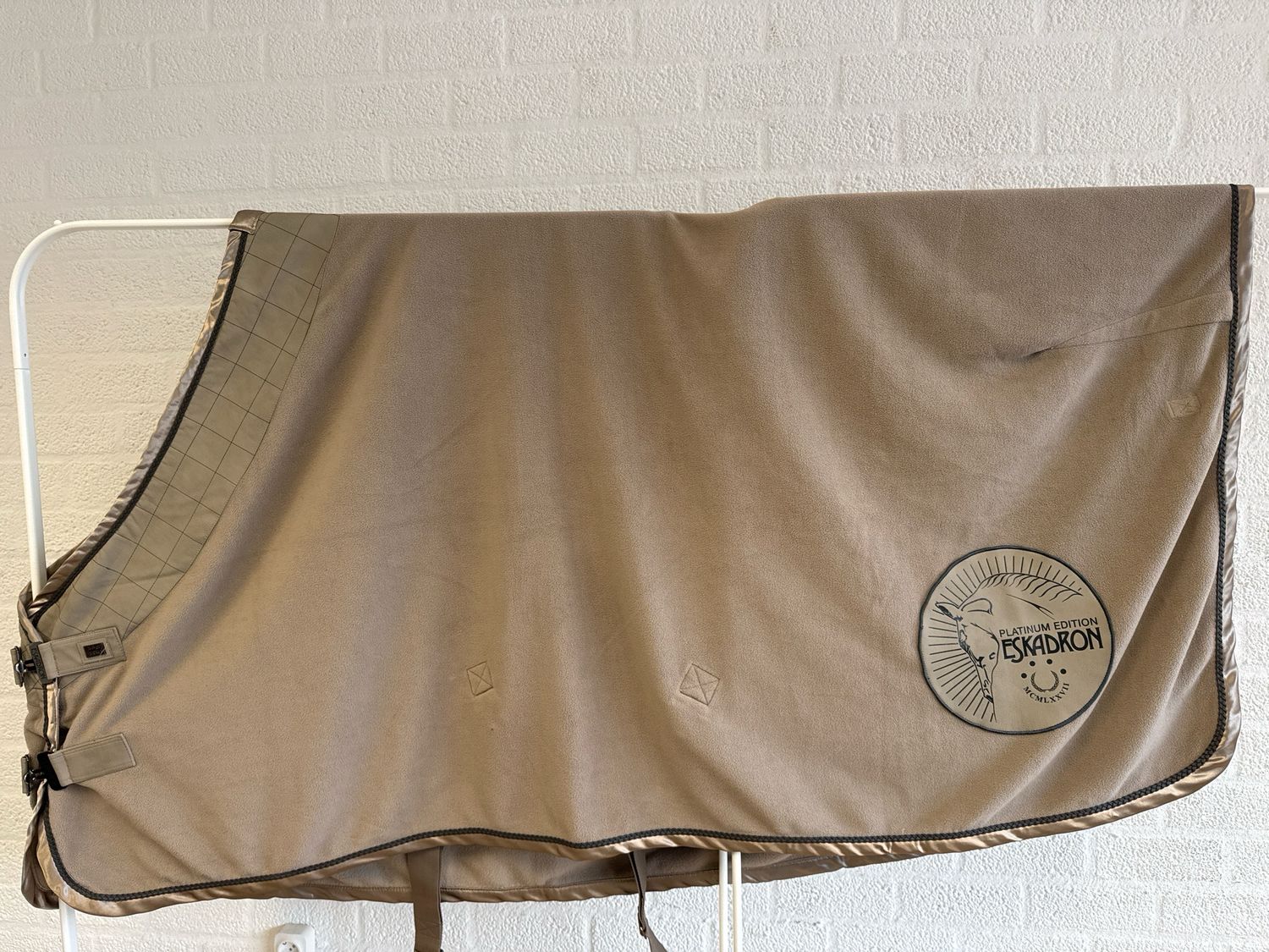 Eskadron Platinum fleecedeken beige medium 185