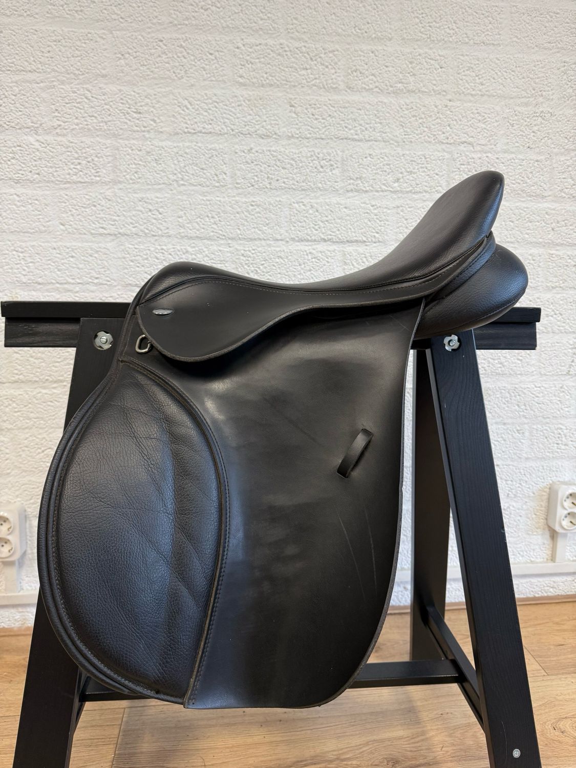 Thorowgood veelzijdigheid zadel zwart 17,5 inch