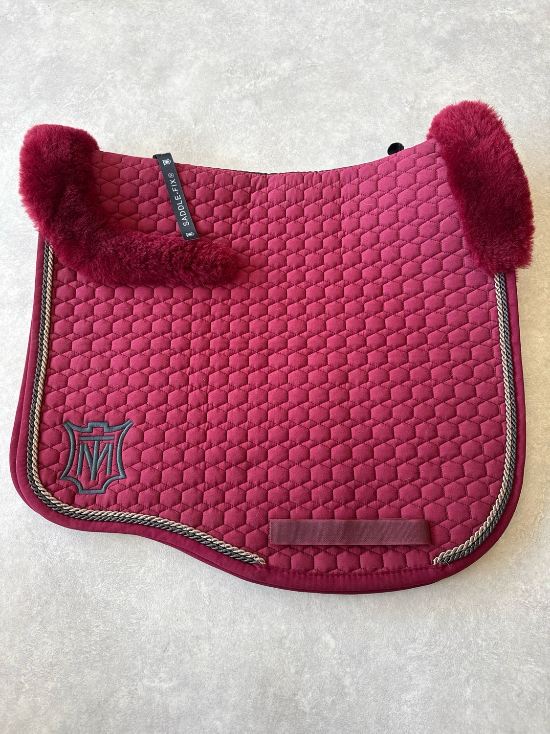 Mattes dekje bordeaux full dressuur