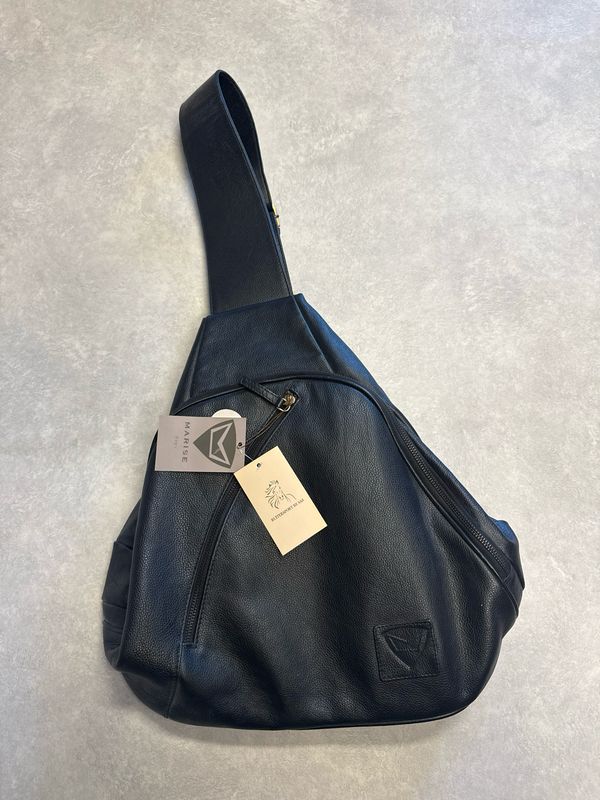 Marise helm tas zwart