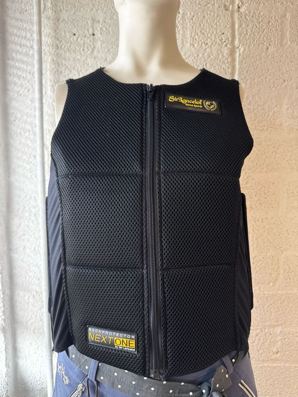 Sir Lancelot bodyprotector next one zwart senior L