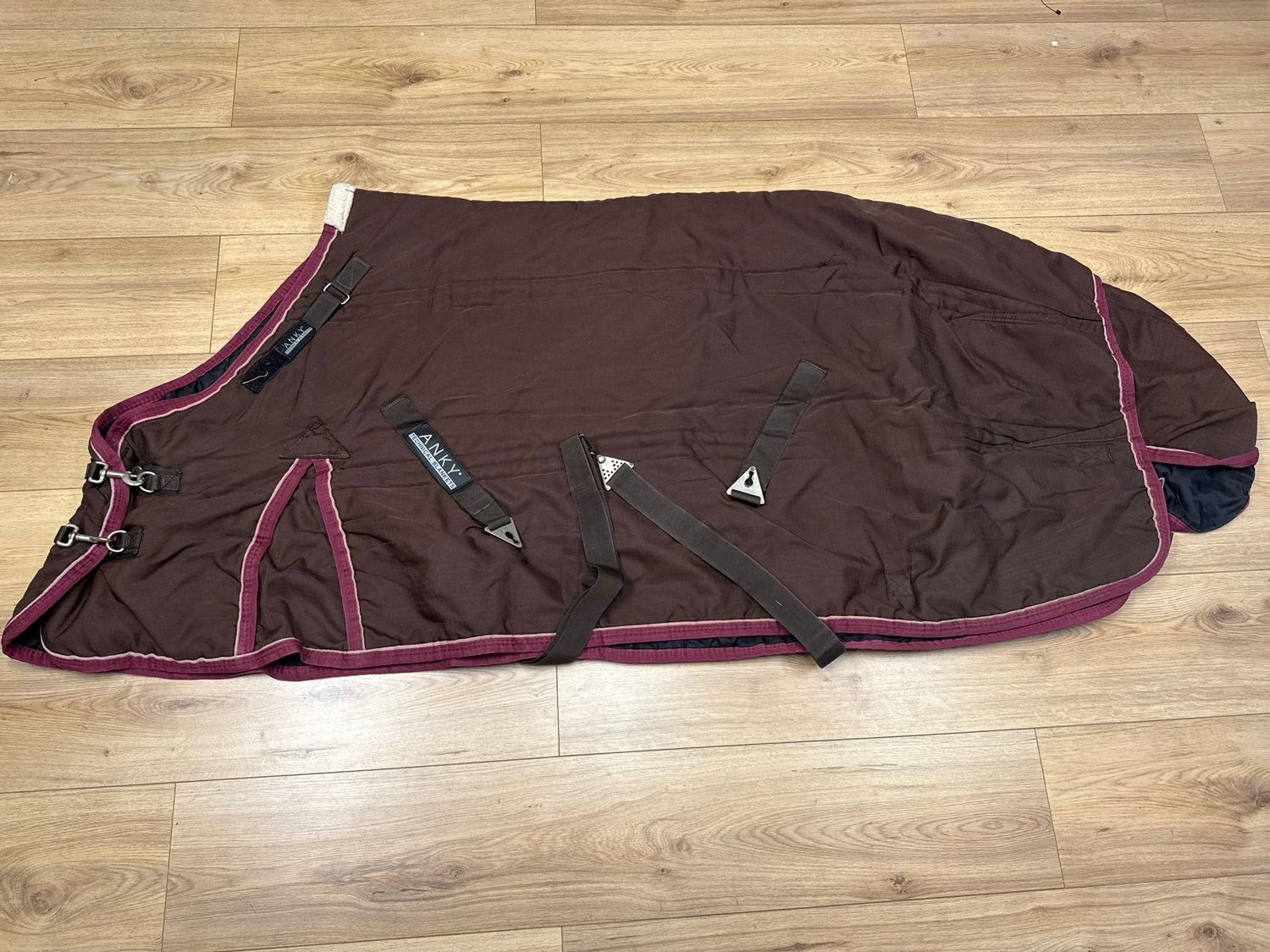 Anky staldeken bruin 200g 205
