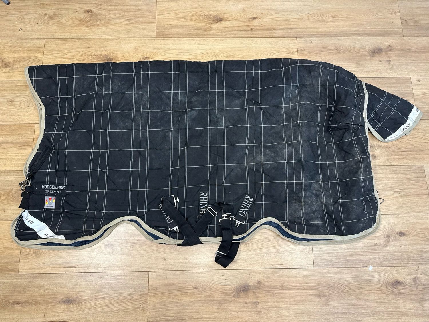 Rhino wug turnout varilayer 250g zwart 185