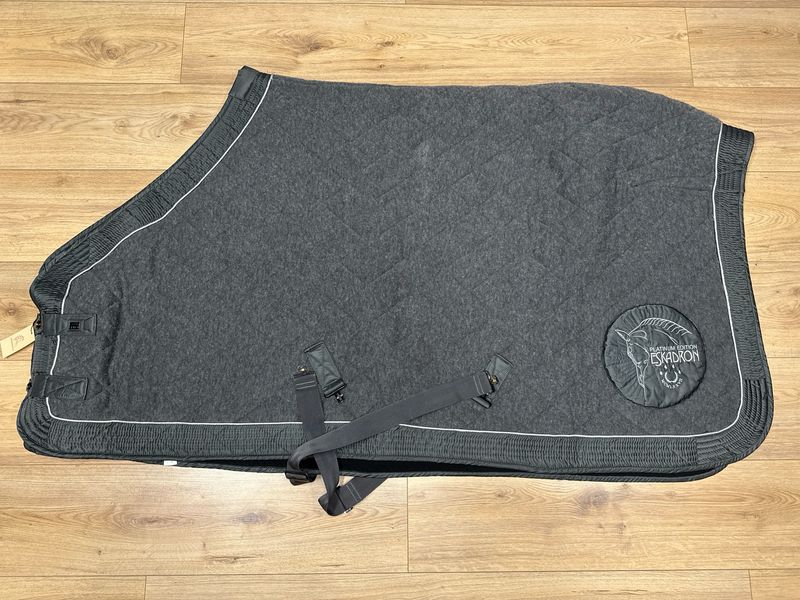 Eskadron platinum staldeken 195 Eskadron platinum staldeken 195