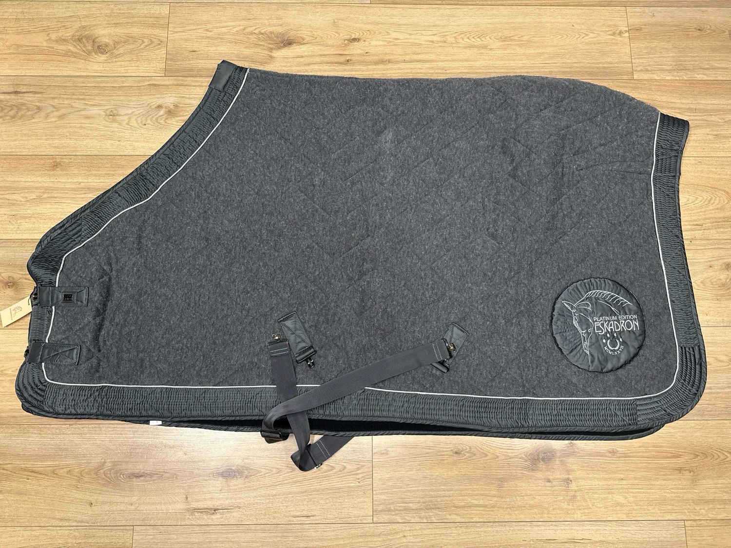 Eskadron platinum staldeken 195