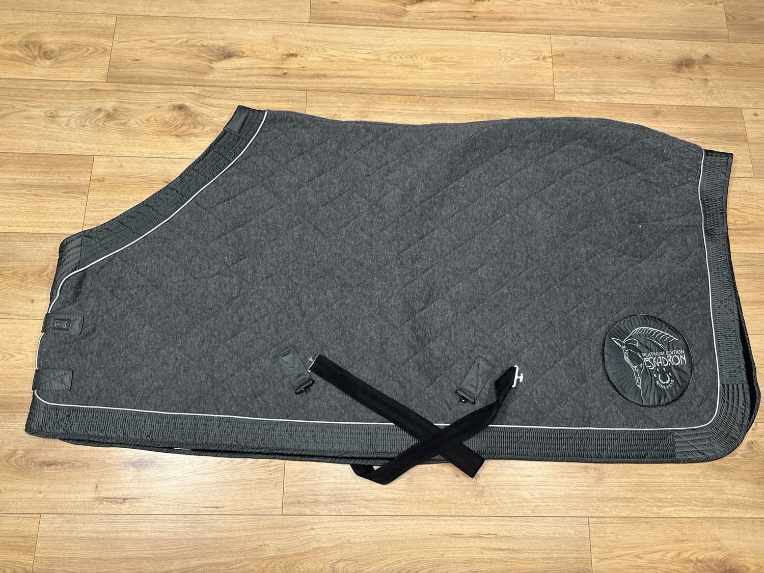 Eskadron platinum staldeken 205