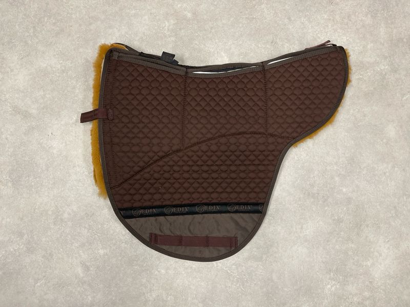 Edix dekje bont met inlagen zadelvorm full dressuur Edix dekje bont met inlagen zadelvorm full dressuur